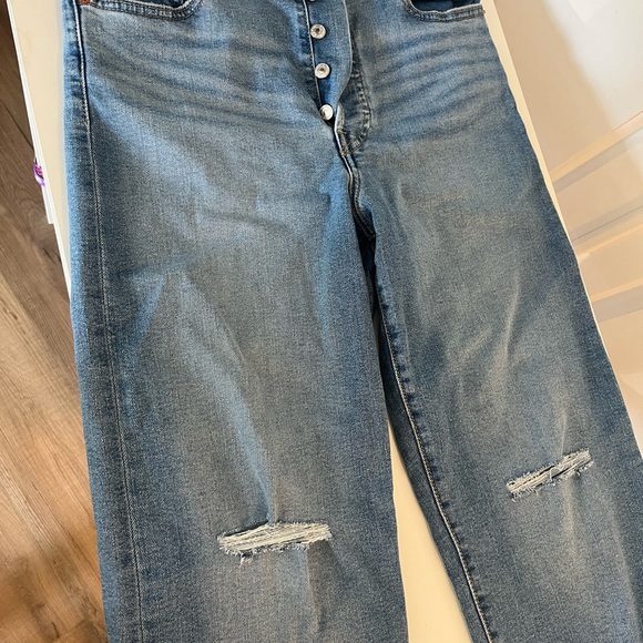 Women’s Levi wedgie jeans - Picture 4 of 6